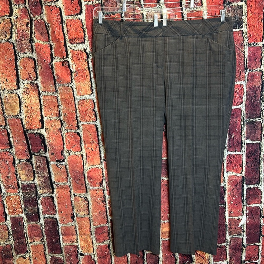 Roz & Ali Gray Plaid Straight-Leg Trousers